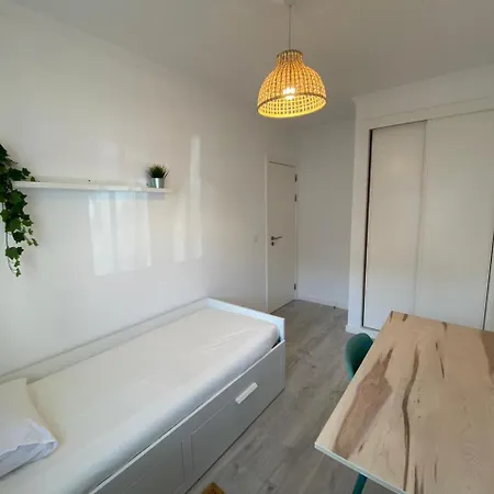 Carcavelos Serviced 3 *