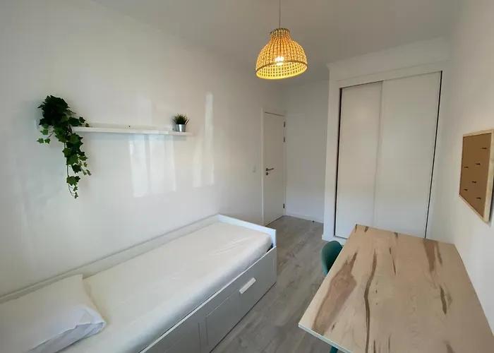 Carcavelos Serviced 3 *